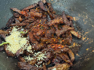 Step 8 of how to eat beef cold/with rice, wine and snacks